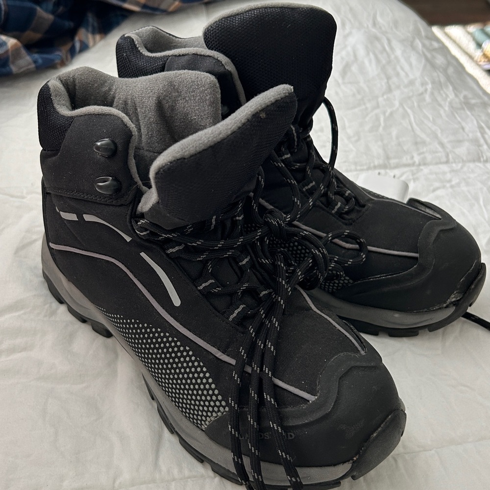 Lands' End Women’s Black and Gray Insulated Hiking Winter Boots -Size 8M
